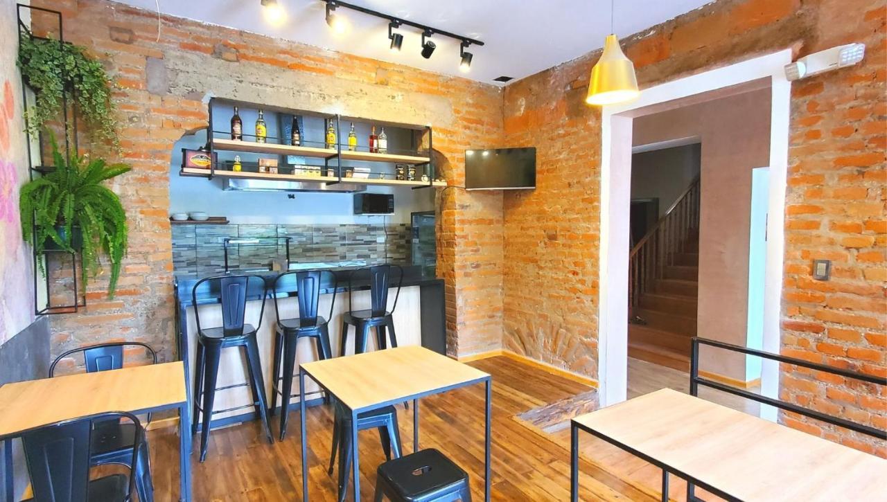 Hotel Inti Кито Екстериор снимка