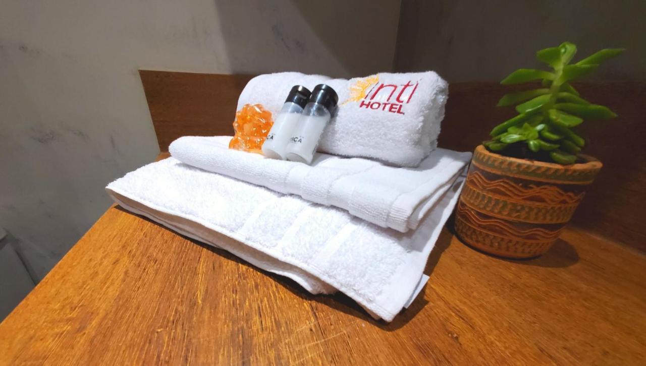 Hotel Inti Кито Екстериор снимка